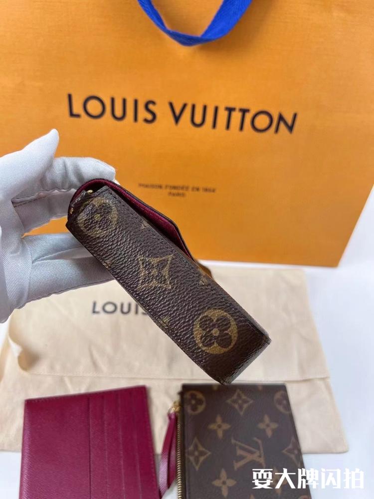 Louis Vuitton路易威登 经典热门老花三合一链条包 99新 Louis Vuitton/路易威登98新LV经典老花三合一链条包 超级实用的小可爱 性价比超高小仙女必备 专柜10800 尺寸：21×12cm 好价💰